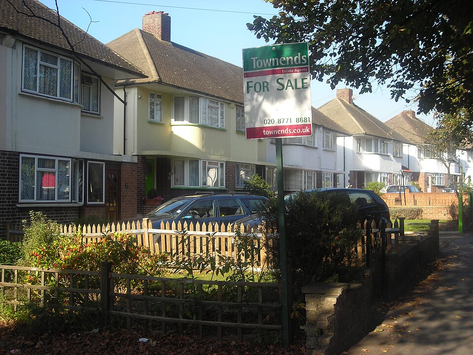 File:Semi detached Croydon.JPG