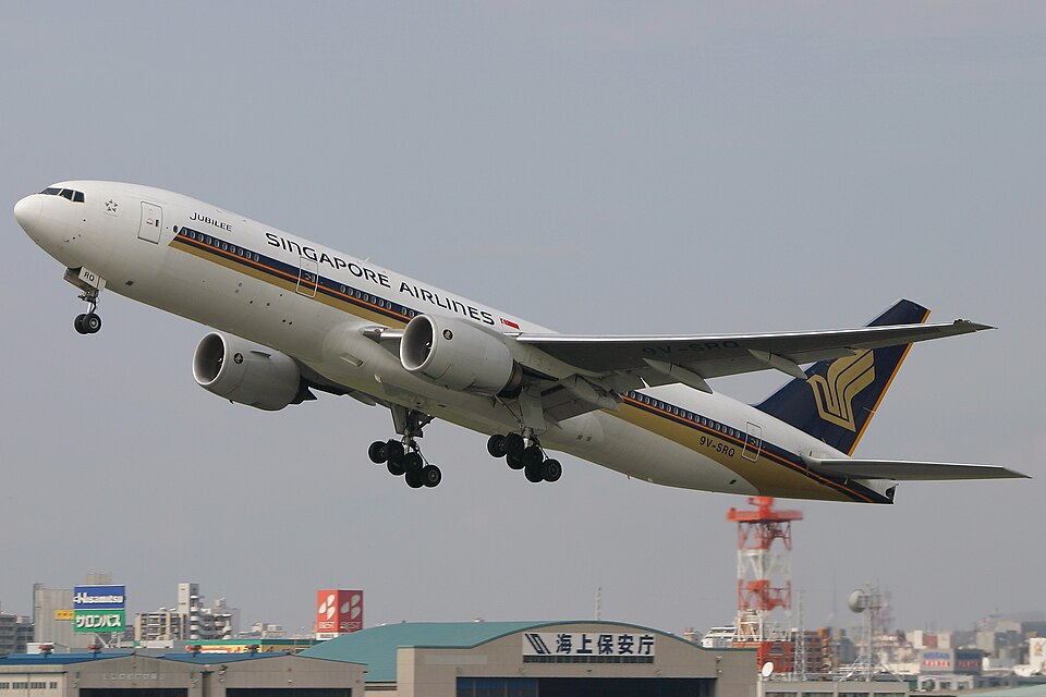 File:SingaporeAirlines B777-200 fukuoka 20040926105530.jpg