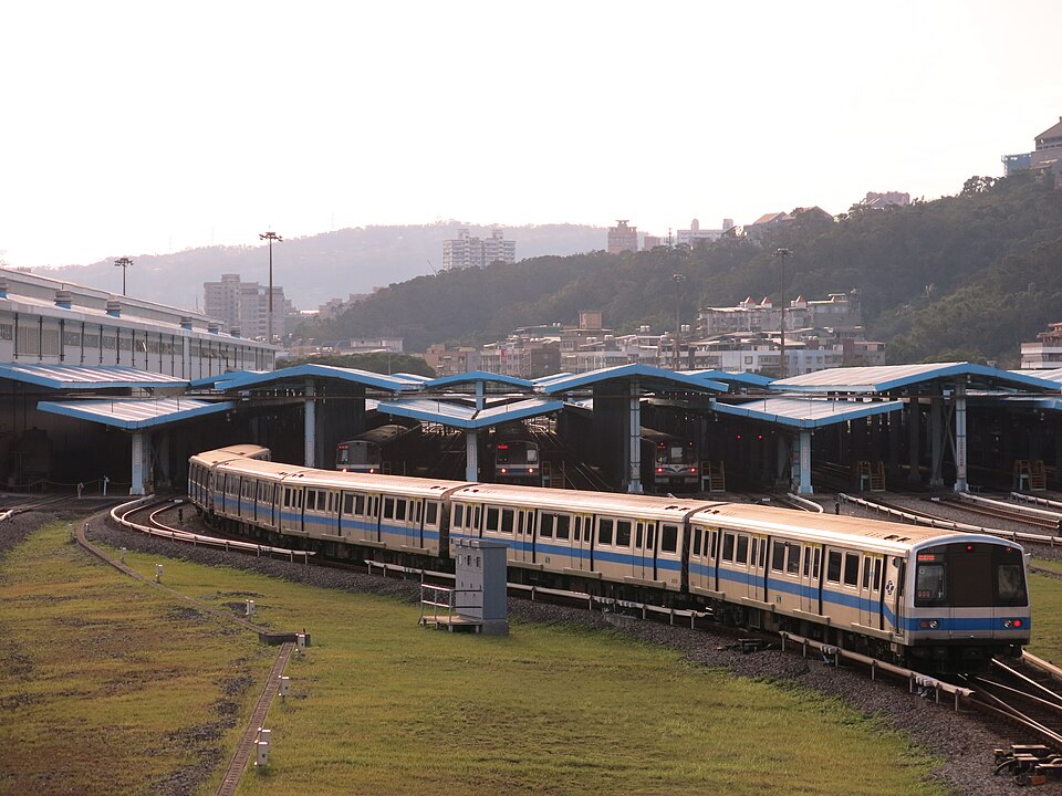 File:TRTC301 in Beitou Depot.JPG