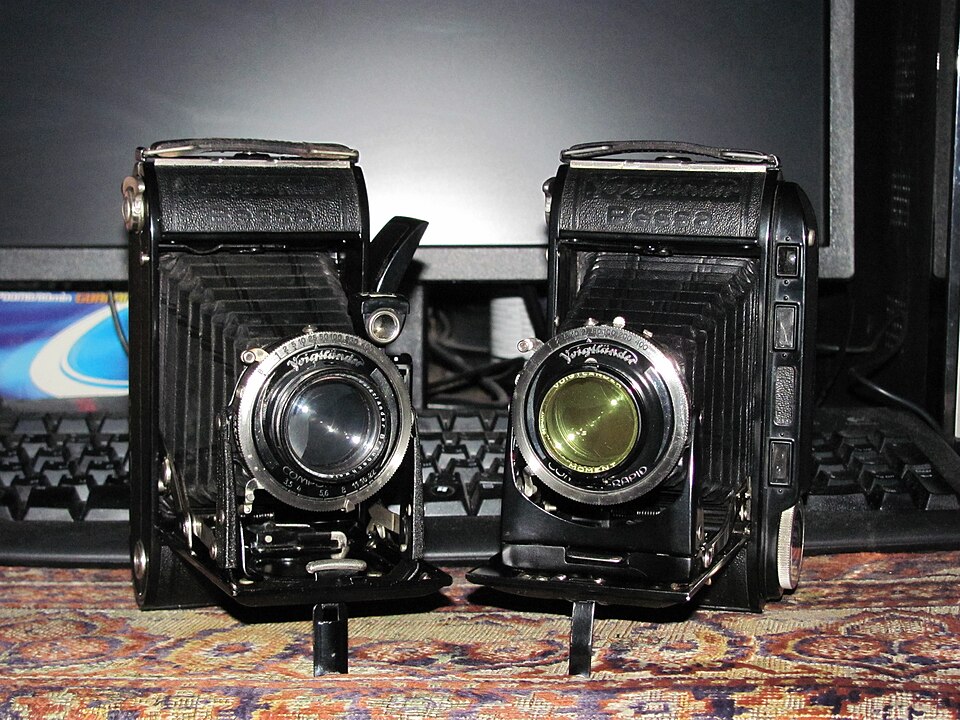 File:Voigtlander Bessa & Bessa RF.jpg