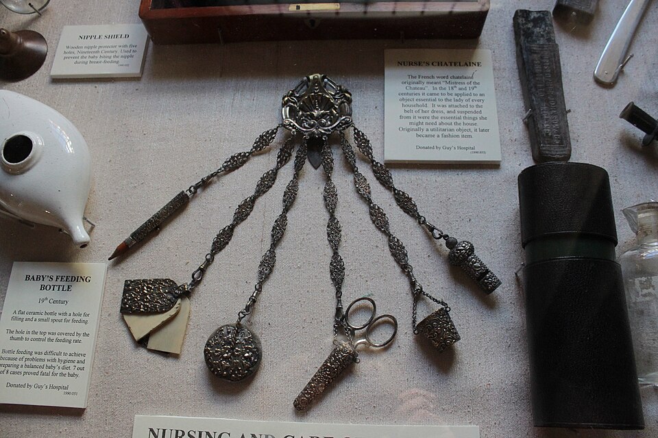 File:BLW Nurse's Chatelaine.jpg