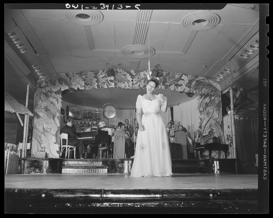 File:Betty Roche Apr 1943.tif