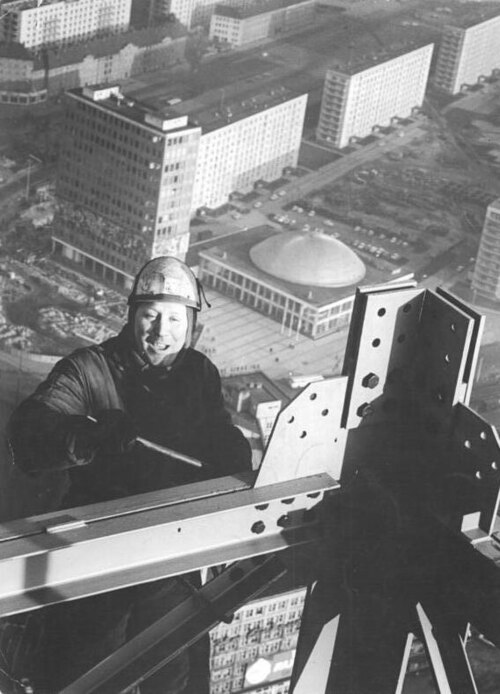 File:Bundesarchiv Bild 183-F0125-0004-001, Berlin, Fernsehturm, Bau.jpg