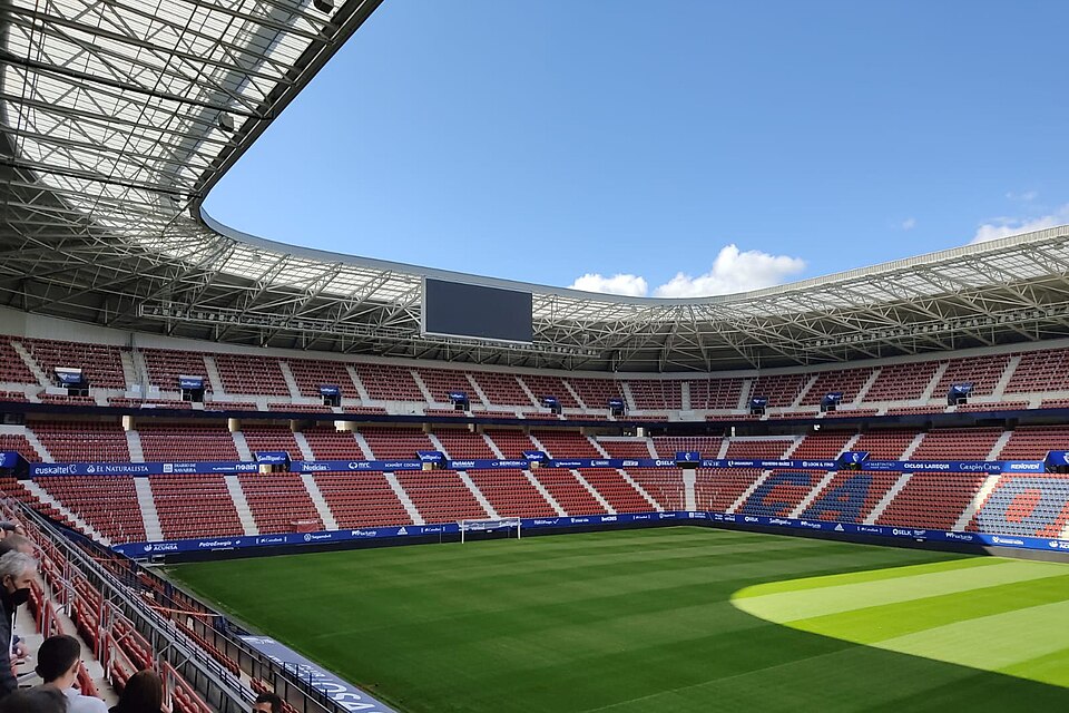 File:Estadio El Sadar.jpg