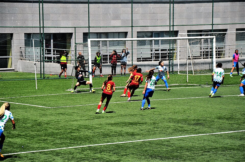 File:GalatasaraySKWomen'svsÇaykurRizesporWomen's2021-22 (13).jpg