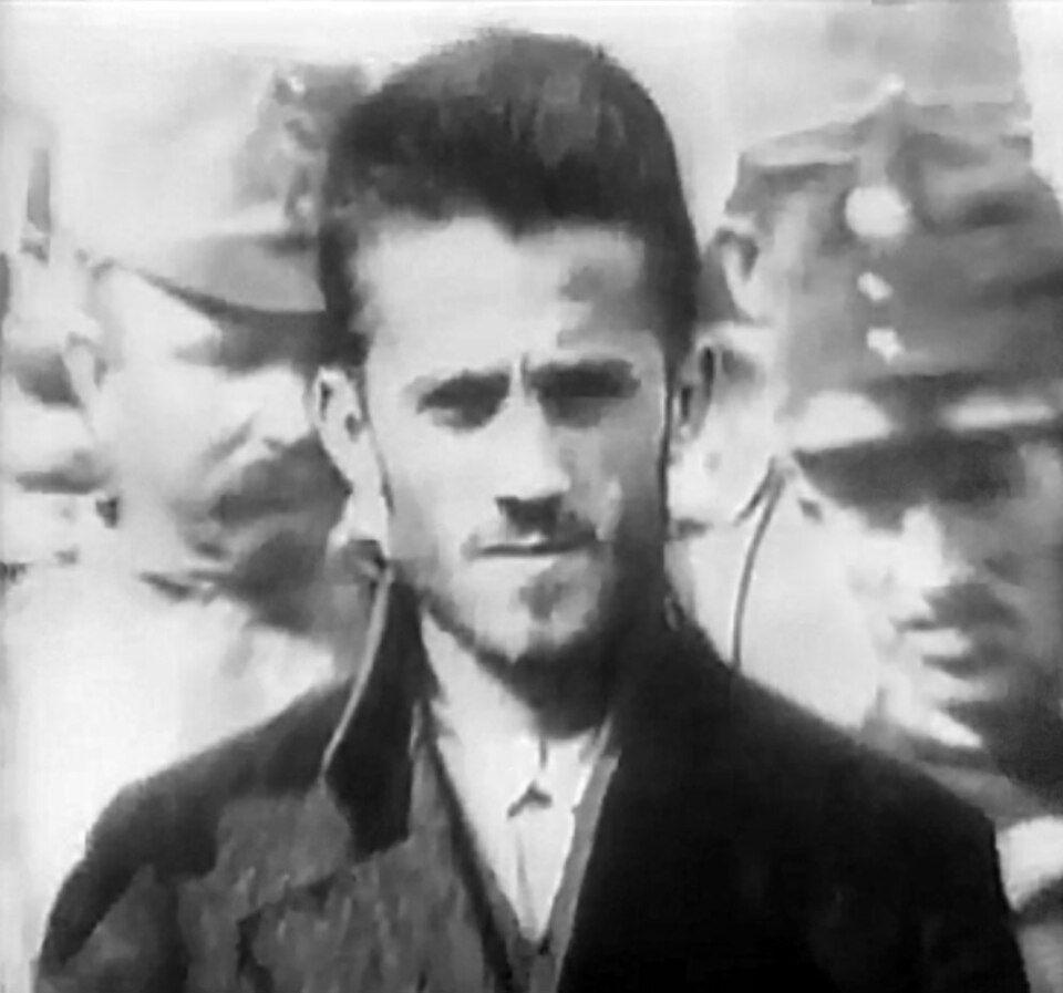 File:Gavrilo Princip, outside court.jpg