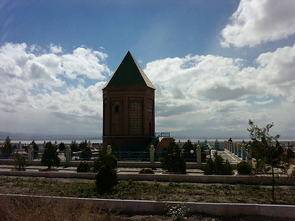 File:Tomb of the Prophet Noah.jpg