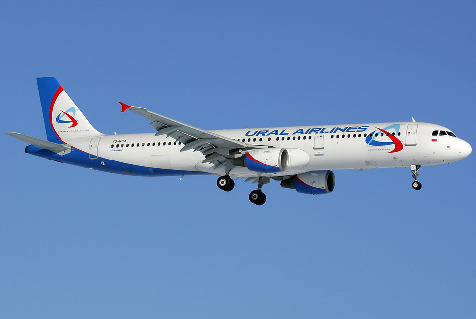 File:Ural Airlines A321-200 VQ-BCX DME 2009-2-5.png