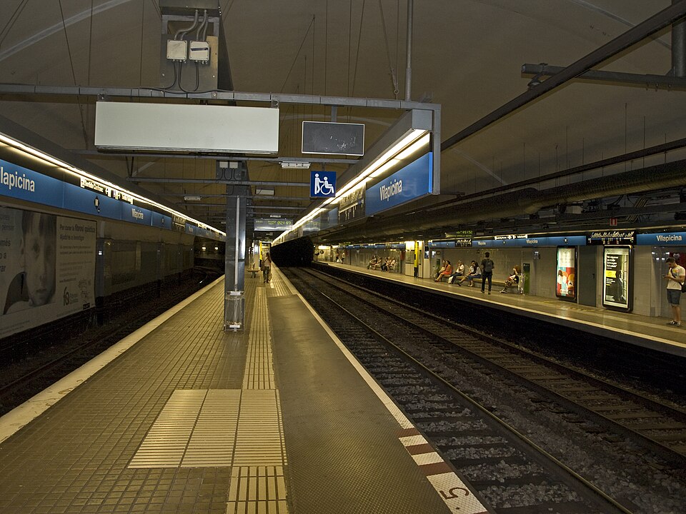 File:Vilapicina station platform.jpg