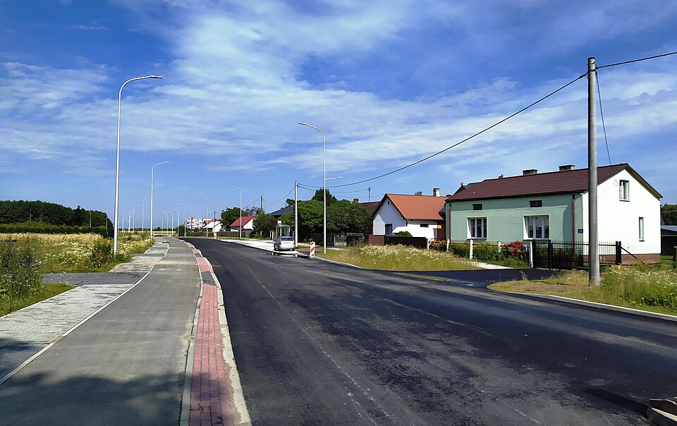 File:Świnice - houses.jpg