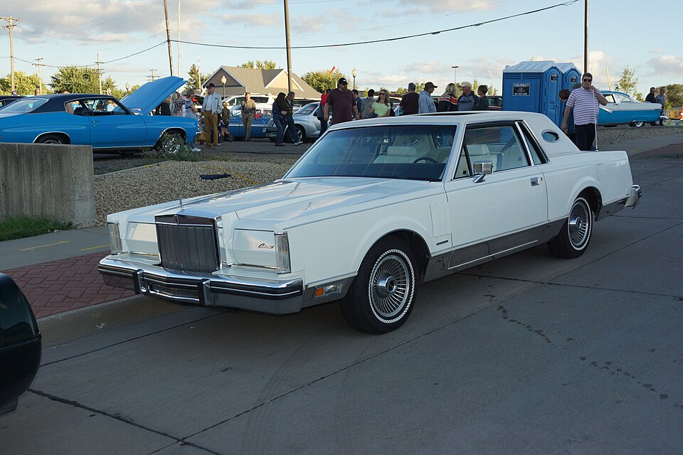 File:1981 Lincoln Continental Mark VI (29739268016).jpg