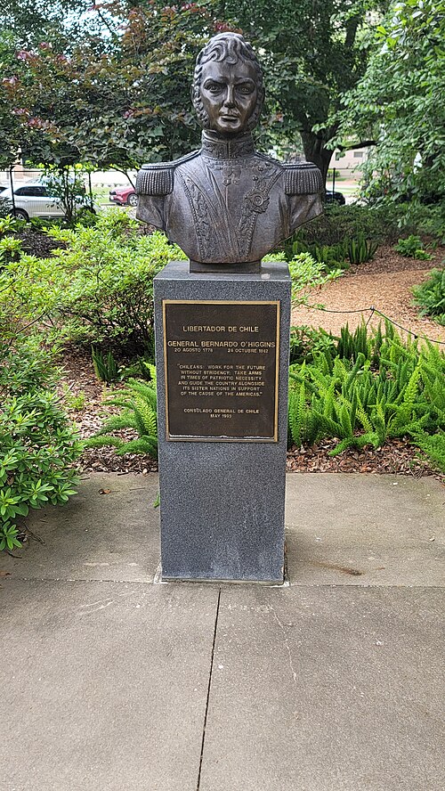 File:Bernardo O'Higgens bust - front.jpg
