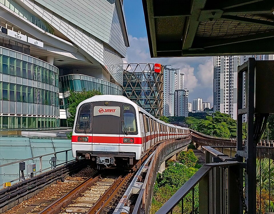 File:Buona Vista MRT Station 202406.jpg