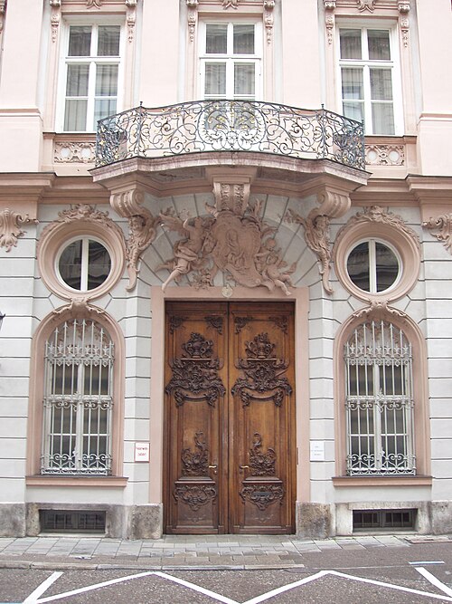 File:Palais Holnstein Portal.jpg