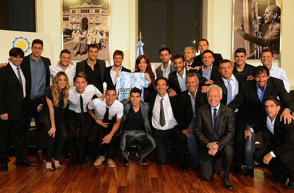 File:Plantel de Racing 2014 Casa Rosada.jpg