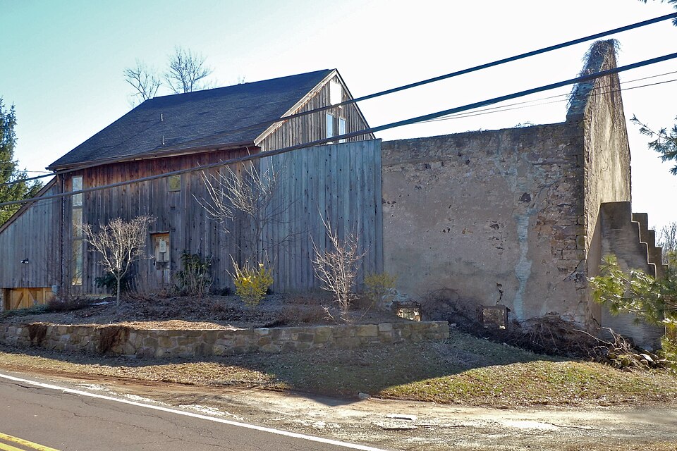 File:Prizers Mill barn.JPG