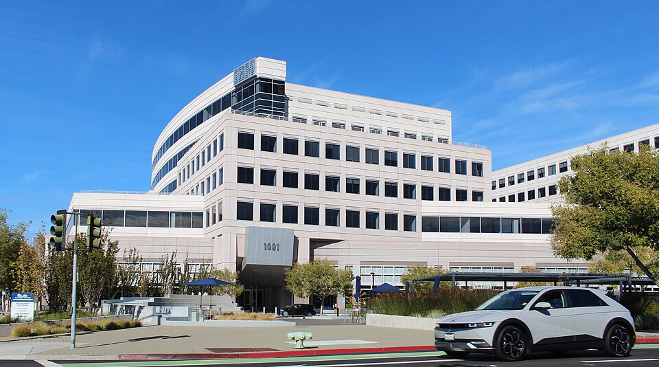 File:1001 E. Hillsdale Blvd.jpg