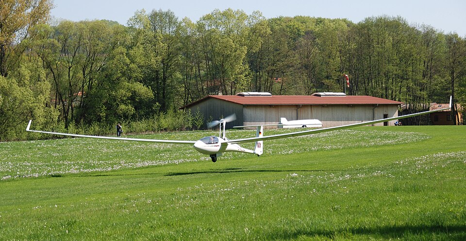 File:ASH 31 Mi Flug 000 20090421.JPG