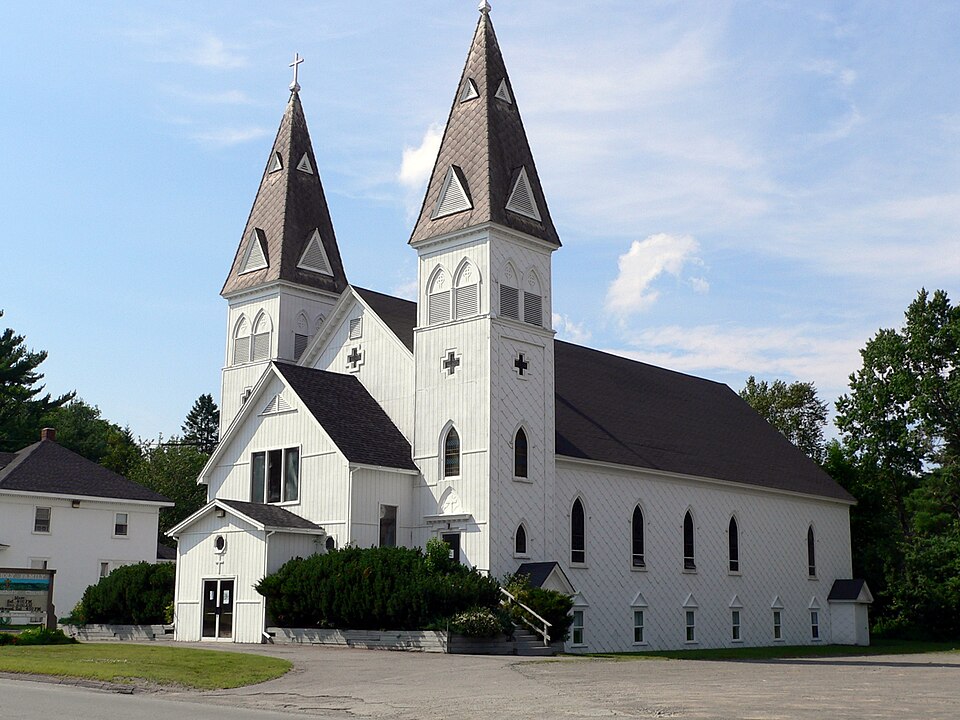 File:A church in Greenville, Maine.jpg