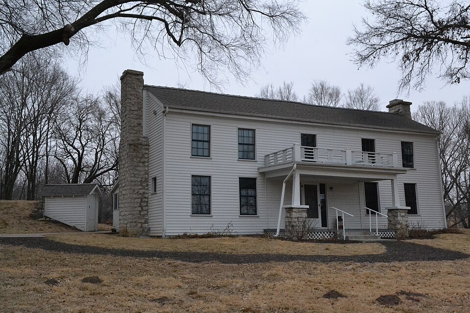 File:Atkins-Johnson Farmhouse, Gladstone, MO.jpg