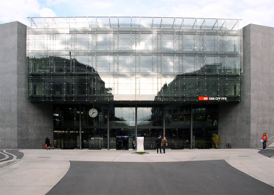 File:Bahnhof Zug.jpg