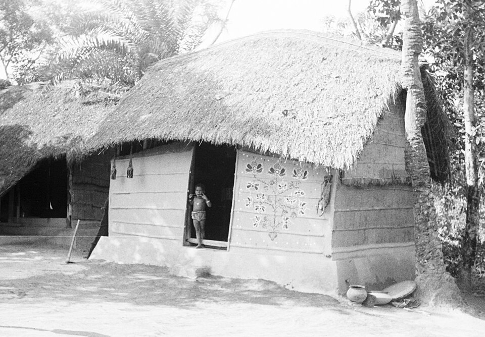 File:Bonpara hut.jpg