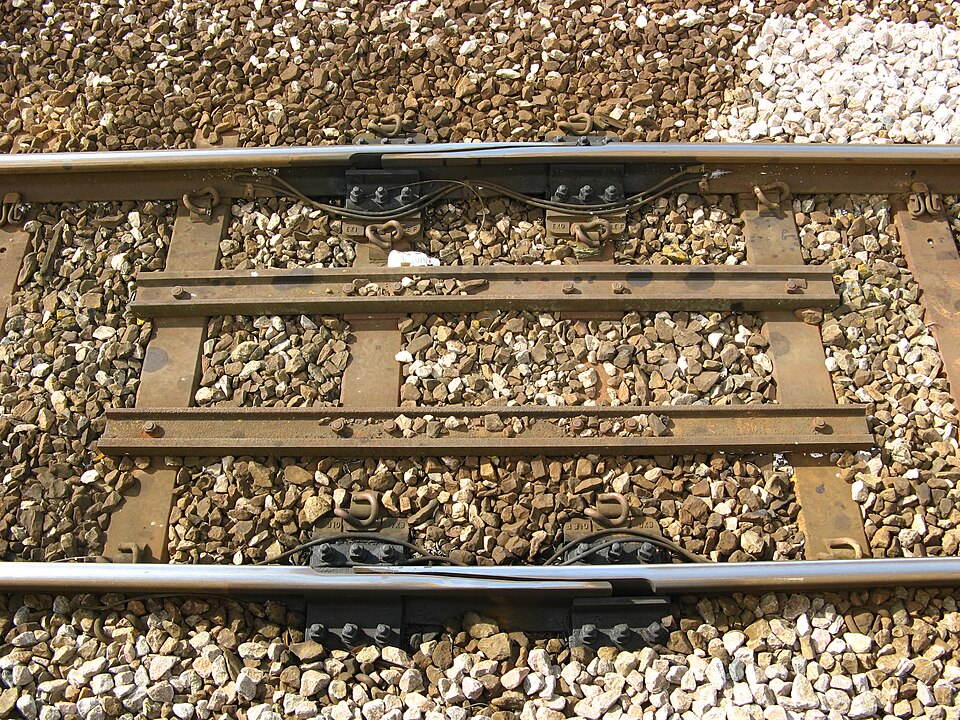 File:Expansion joint, Hayle.jpg