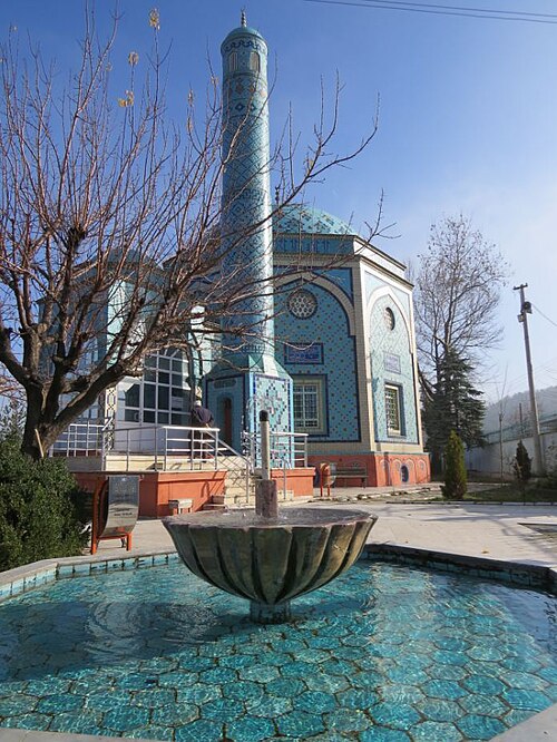 File:Kütahya çinili cami şadırvanı.JPG