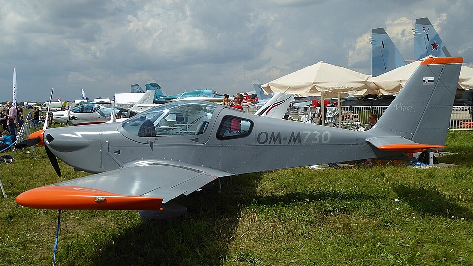 File:Tomark Viper SD4 OM-M730.jpg