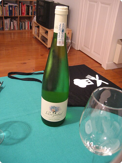 File:Txakolin botila.jpg