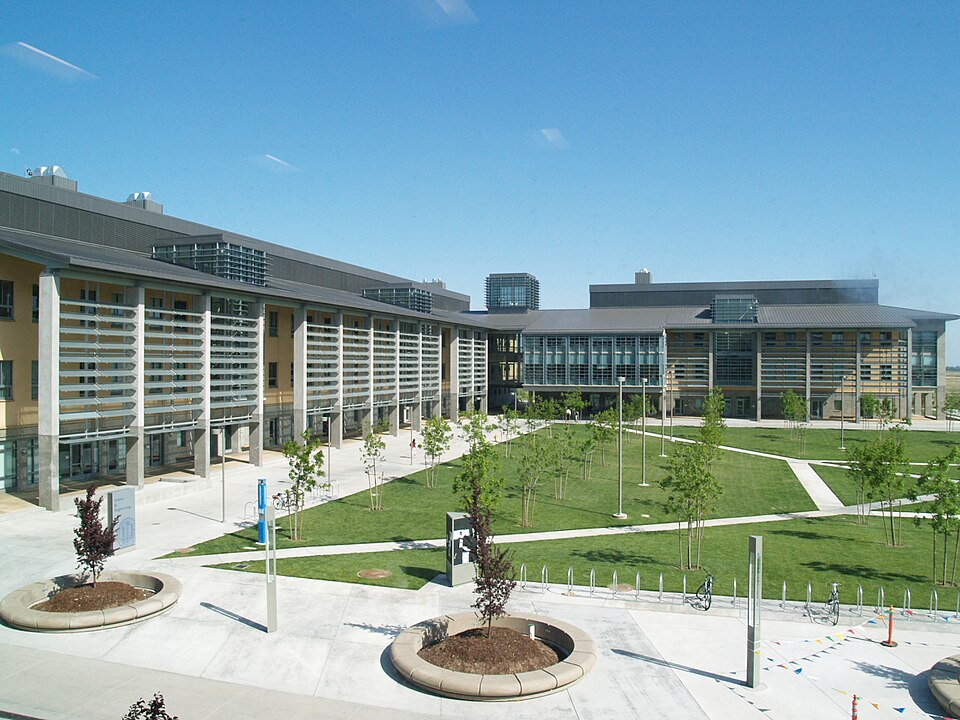 File:UCMSciEng.JPG