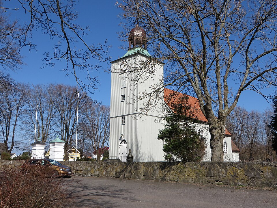 File:Vallø Kirke (13555787504).jpg