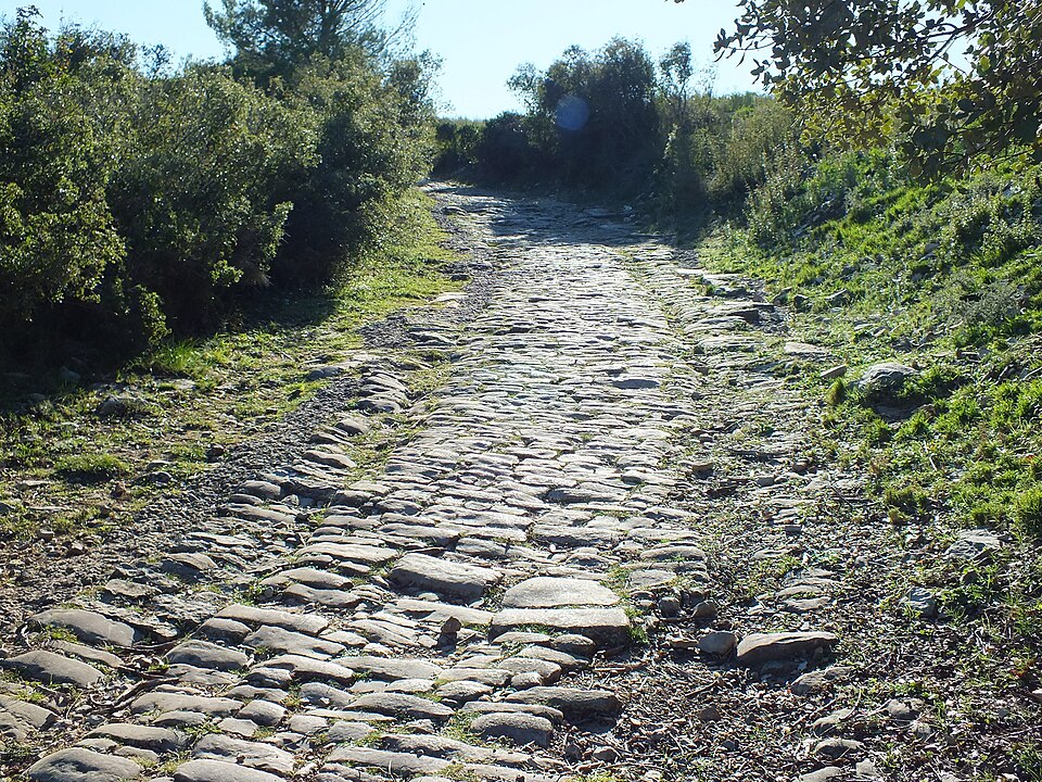File:Ambrussum Paved Road 0406.JPG