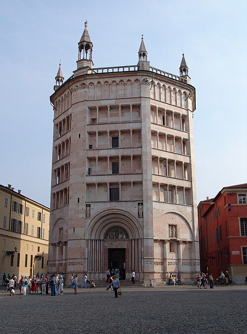 File:Battistero di Parma - Vista Ingresso.jpg