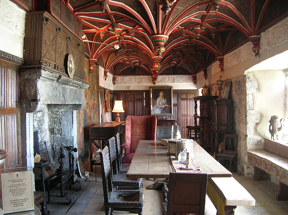 File:Bunratty Castle South Solar 01.jpg