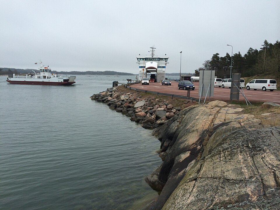 File:Längön lauttasatama.jpg