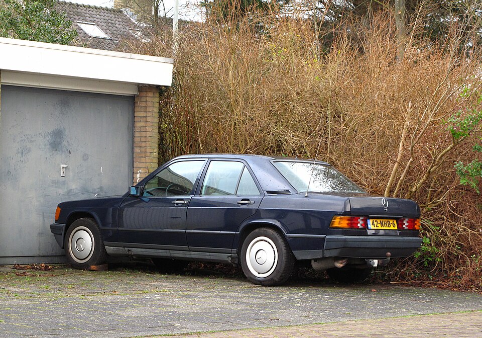 File:1985 Mercedes-Benz 190 E 2.0 (W201).jpg