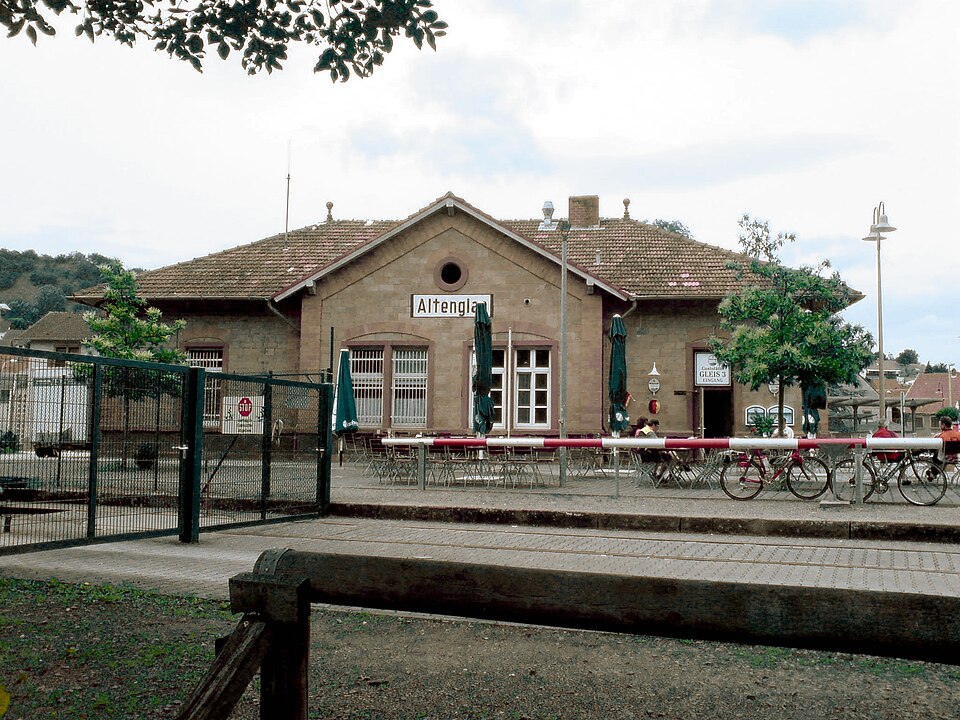 File:Bahnhof Altenglan.JPG