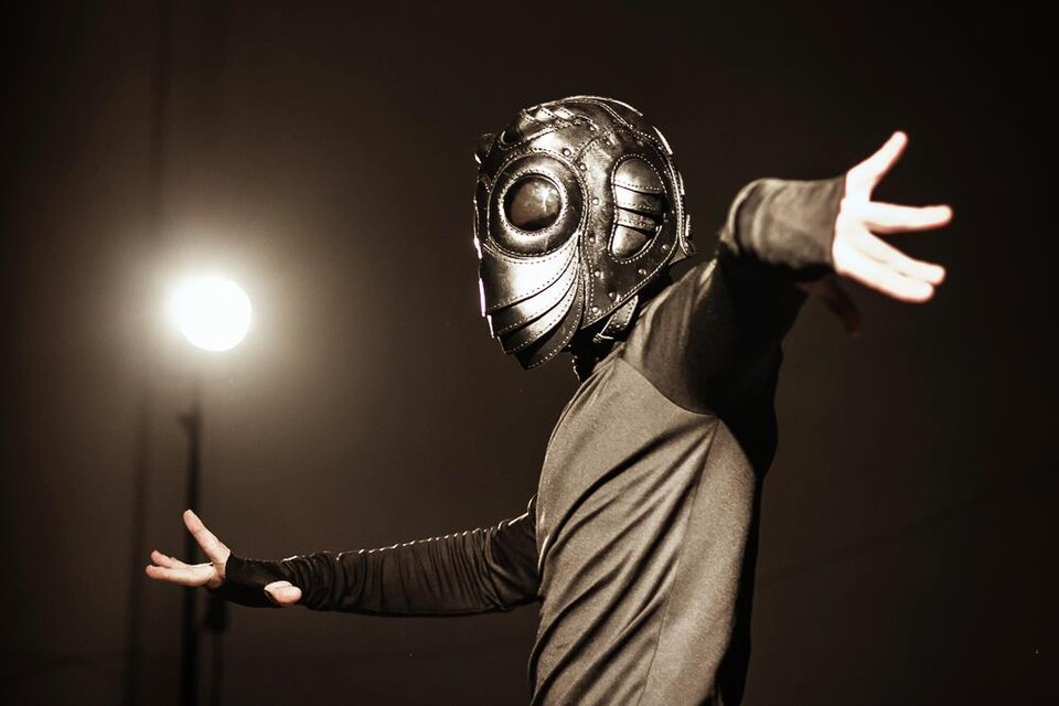 File:Bob Basset's mask - Gogolfest 3.jpg