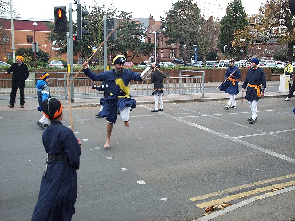 File:GatkaSikhProcessionBedford.JPG