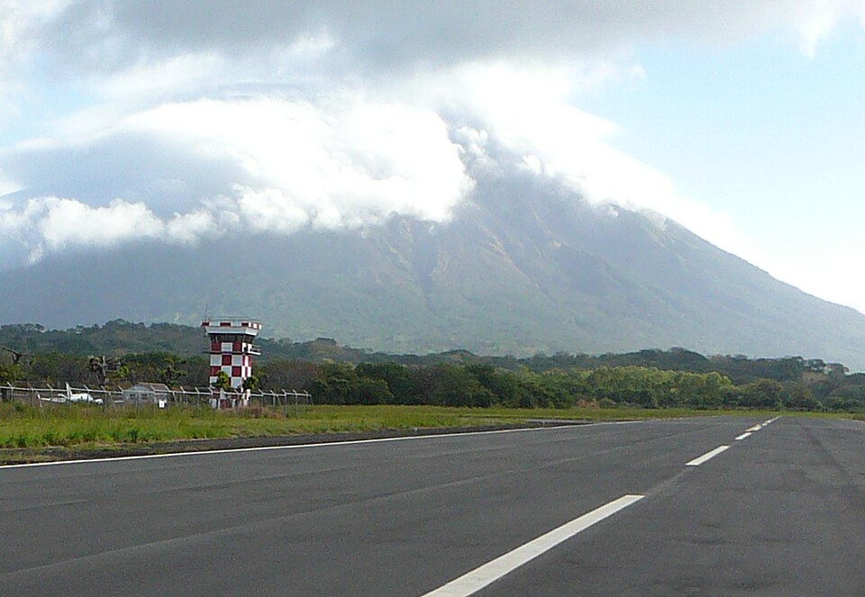 File:MNLP runway tower volcano.JPG