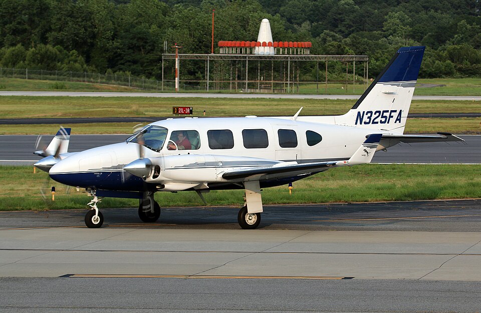 File:N325FA (19502964306).jpg