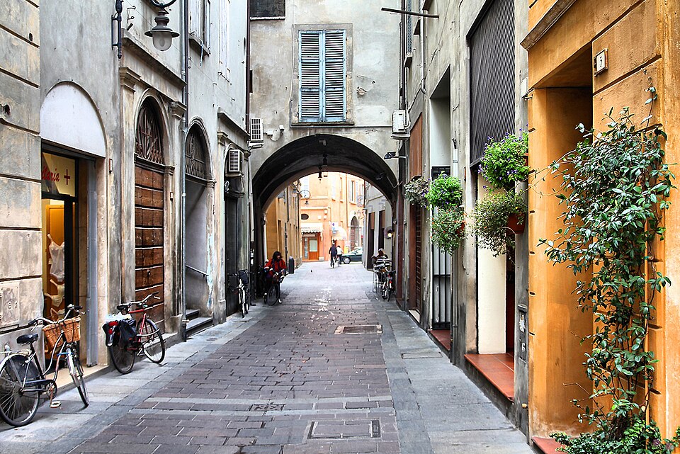 File:07 Reggio Emilia, Italy - レッジョ・エミリア.jpg