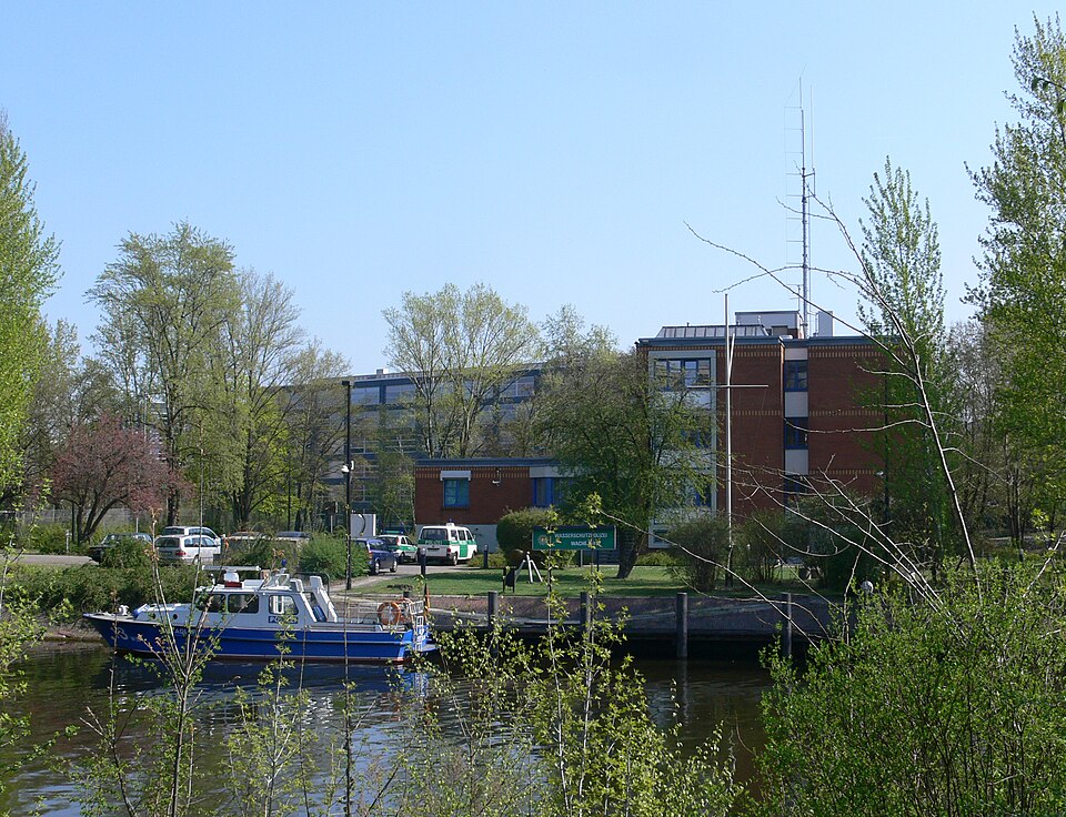 File:Berlin Wasserschutzpolizei Neues Ufer.jpg