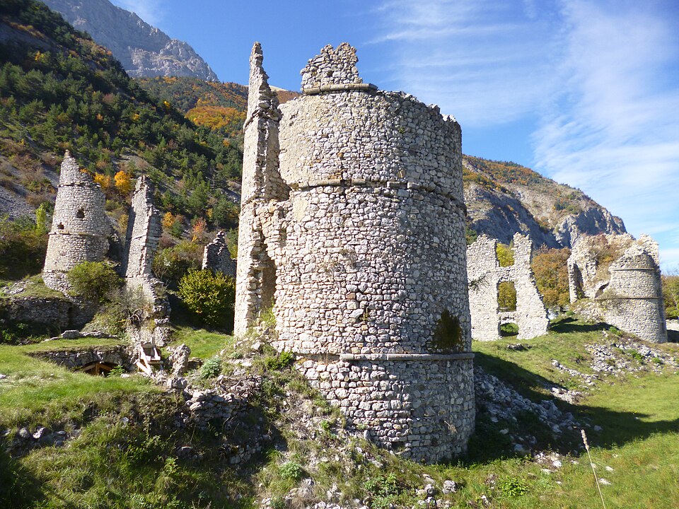 File:Château Lesdiguières Le Glaizil.JPG