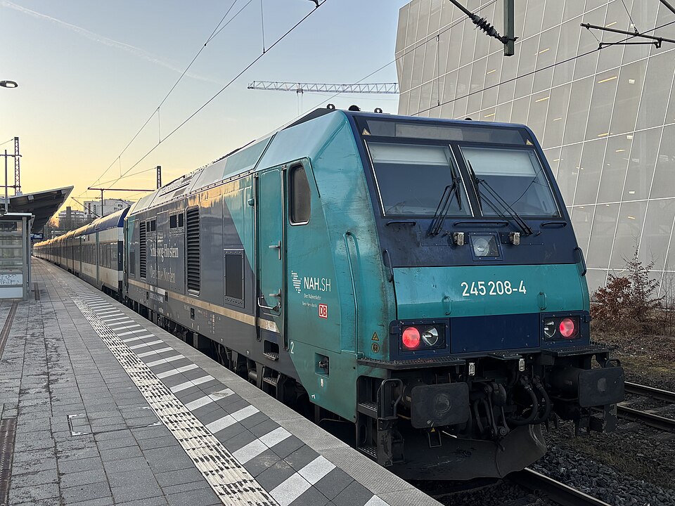 File:DB 245208-4 Pinneberg.jpg