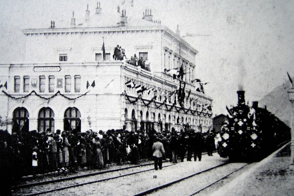 File:Gotthard Eröffnungszug Bellinzona.jpg