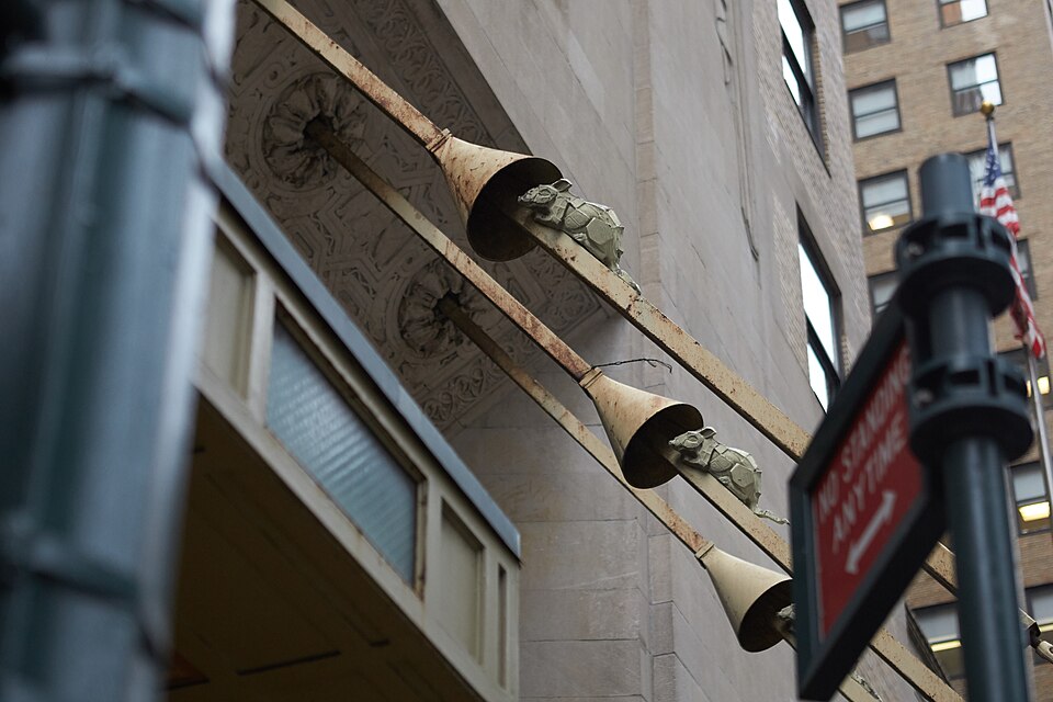 On the Graybar building next to Grand Central Terminal, sculpted rats climbing the mooring lines of the canopy are evidence of the location's maritime roots.