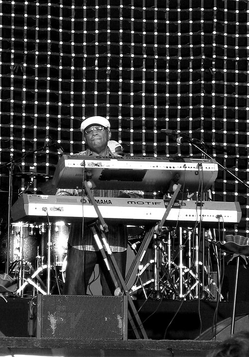 File:Lonnie Liston Smith Glastonbury 2009-1.jpg