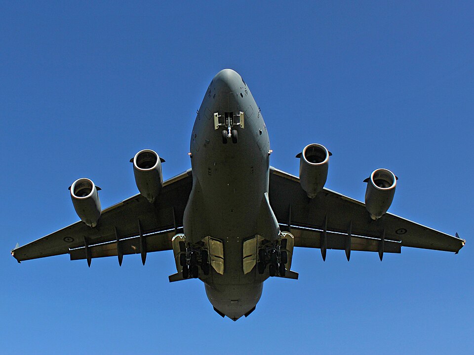 File:RAAF Boeing C-17 landing at Kharkiv.jpg